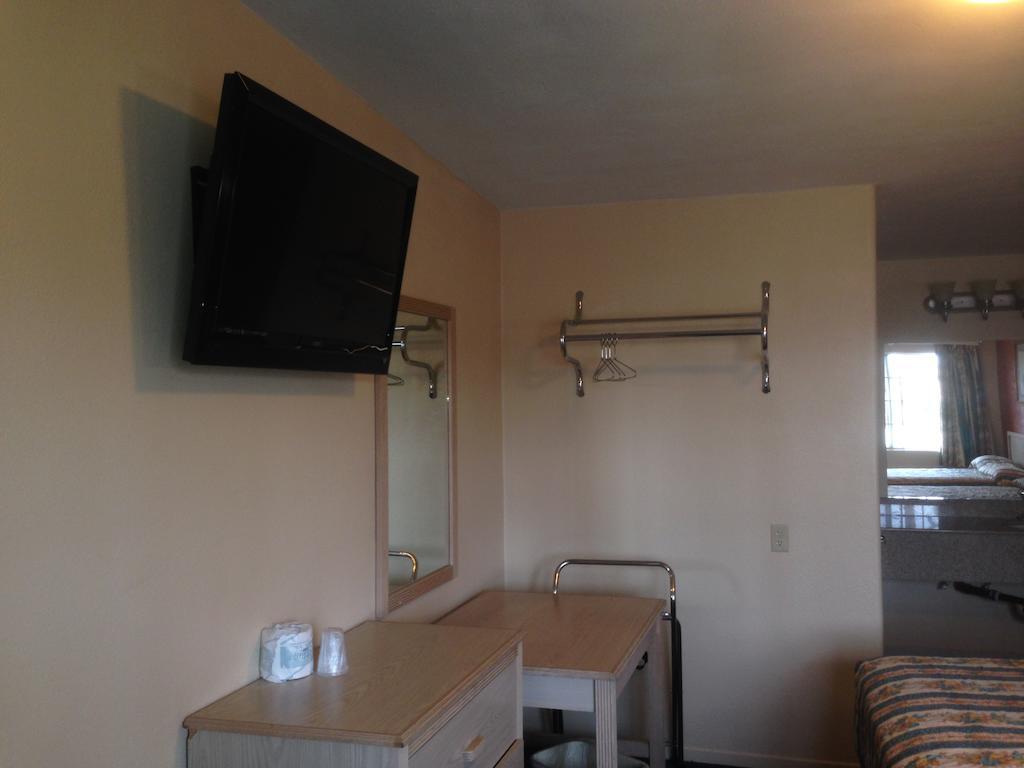 Desert Inn Westmorland Room photo